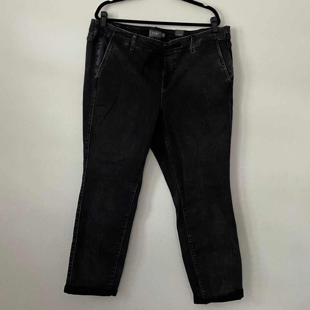 TORRID - NWT Pull-On Boyfriend Straight Super-Stretch Jeans